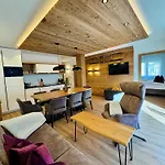 Alpenstolz Haus 4 - Stilvoll Urlauben In Den Bergen דאמואלס